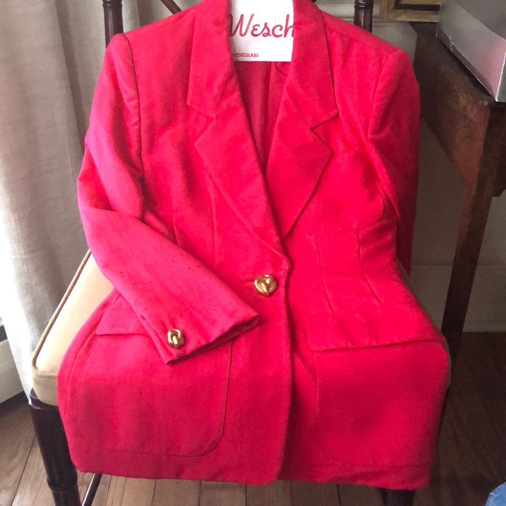 ANNE KLEIN SILK SHANTUNG SUIT W JEWELRY LIKE BUTTONS.